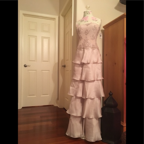 Pale pink strapless gown w lace and beaded bodice - Picture 1 of 6